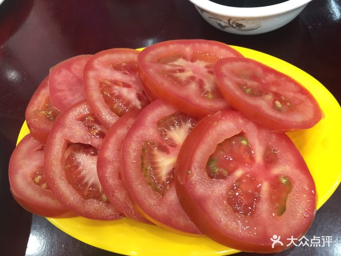 两个人吃都还没吃得完,排骨份量很足,老板.-纳