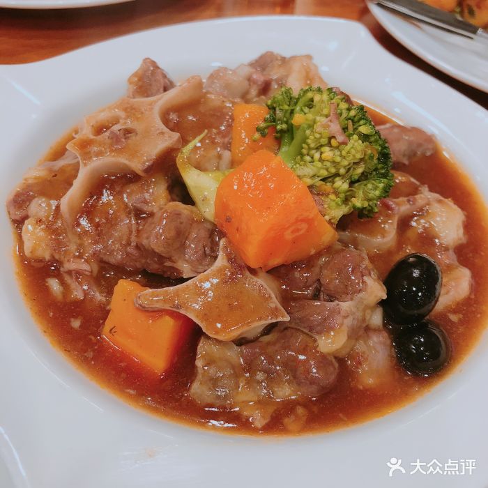 红酒烩牛尾