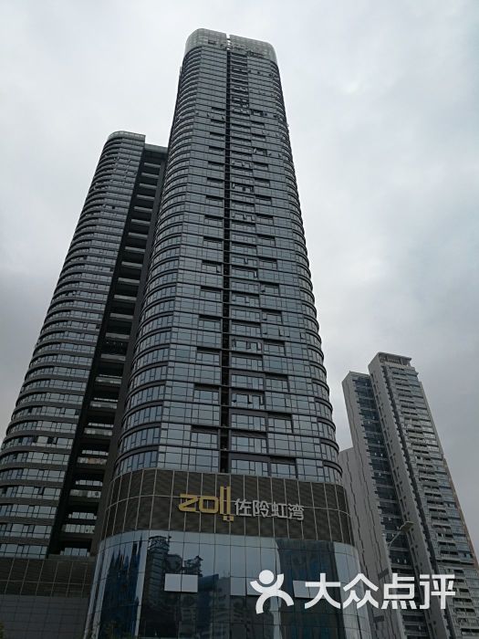 佐阾虹湾购物中心