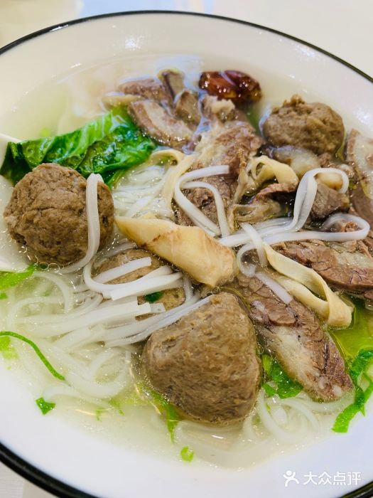旁派牛肉粿条汤(新洲店)牛腩拼牛丸粿条图片