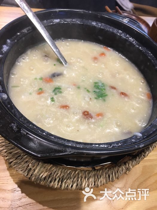 菌菇牛肉砂锅粥