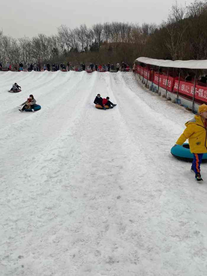 南翠屏公园滑雪场售票处