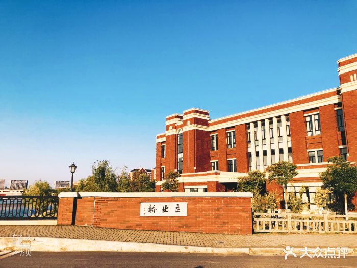 上海建桥学院(临港校区)图片