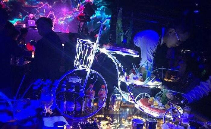 熊猫酒吧-"以前每次路过的时候就注意到了这家9夜店,.