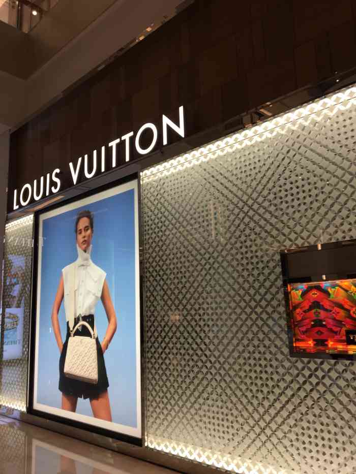 lv路易威登(丹尼斯大卫城店)-"2018年7月15日,路易中.