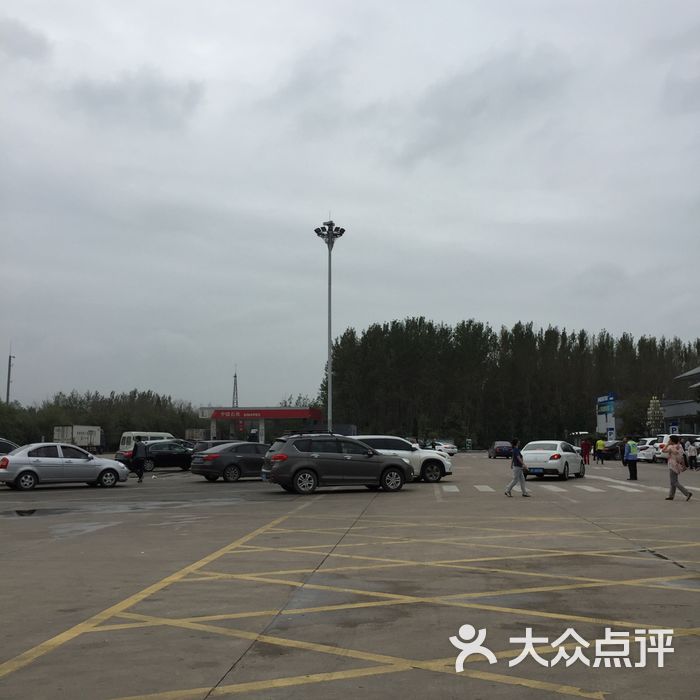 (郯城服务区)停车场