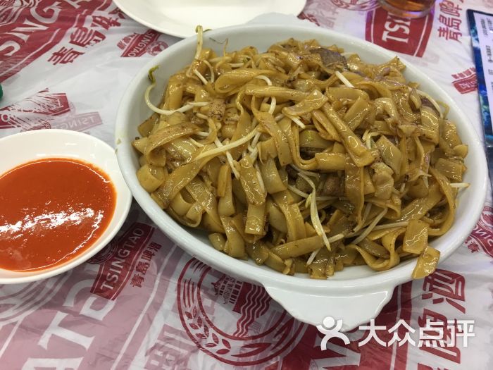 东西蛮好吃的,半夜人气也很旺。-七彩大排挡