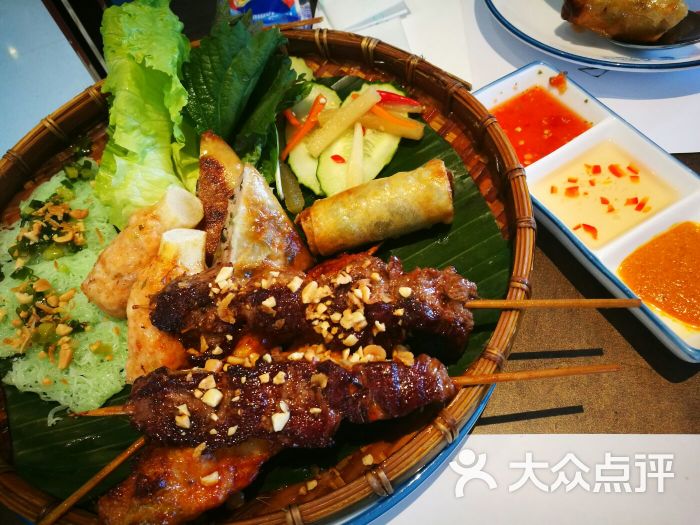 美奈小馆 · 越南料理(coco park)越式小吃拼盘图片 - 第1张