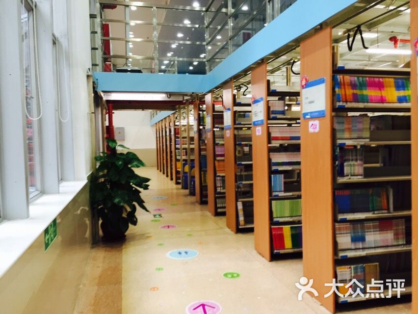 广州少年儿童图书馆(中山四路分馆)图片 - 第1张