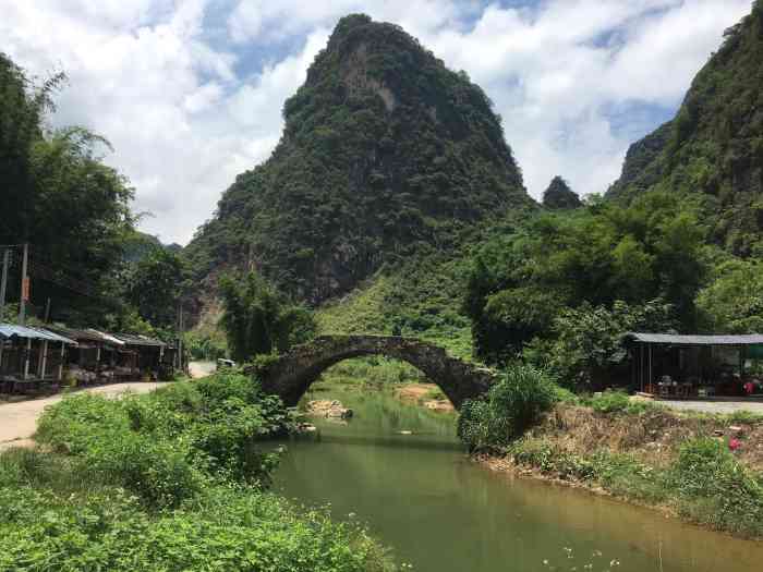 小赵州桥-"小赵州桥:它位于黄花镇的黄花公园内,以石.