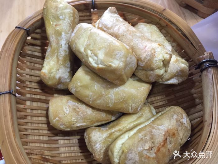 阿黑哥花腰彝家小吃石屏烤豆腐图片 - 第1张