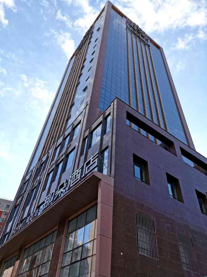 西宁那朵酒店-"地理位置不错,酒店物品也很贴心,床头充电.