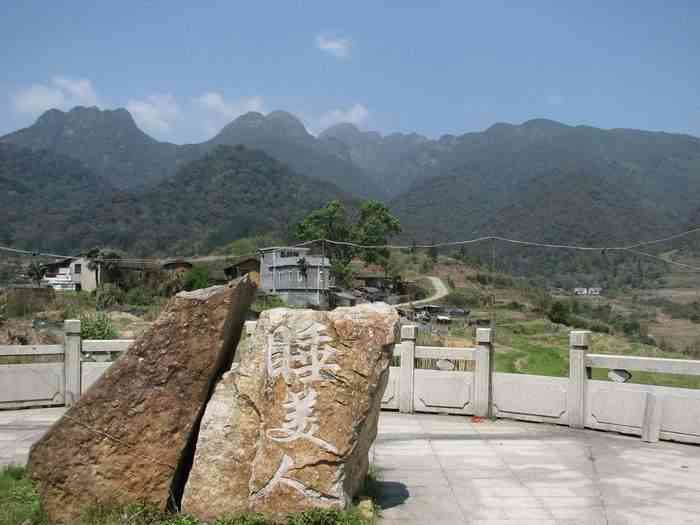 江山风景区-"江山睡美人,位于新罗区江山镇山塘村.由.