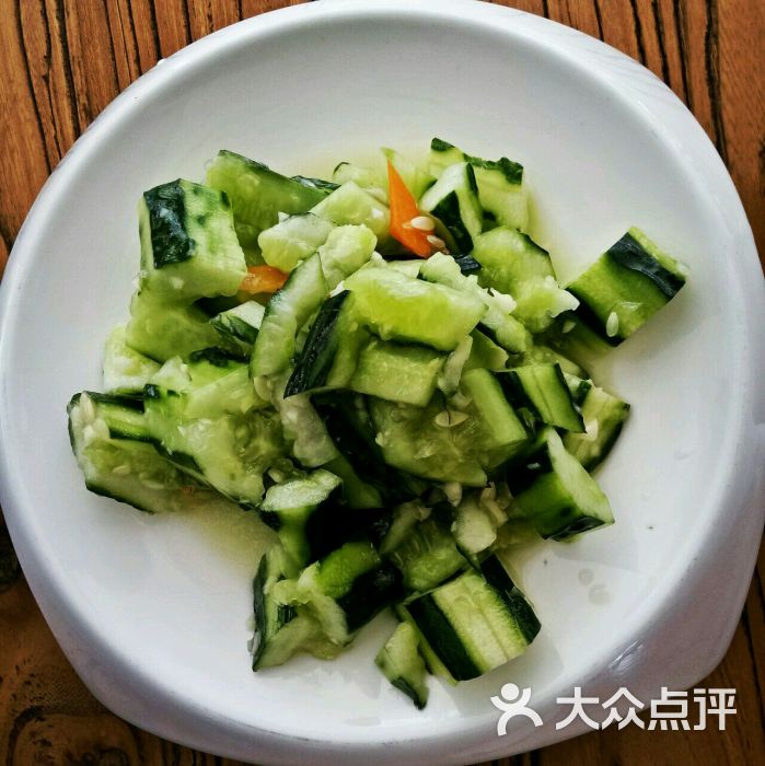 一碗拉面,一盘拍黄瓜有多少热量?就几片肉,麻