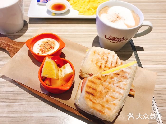 必胜客(天山店)帕尼尼早餐套餐图片