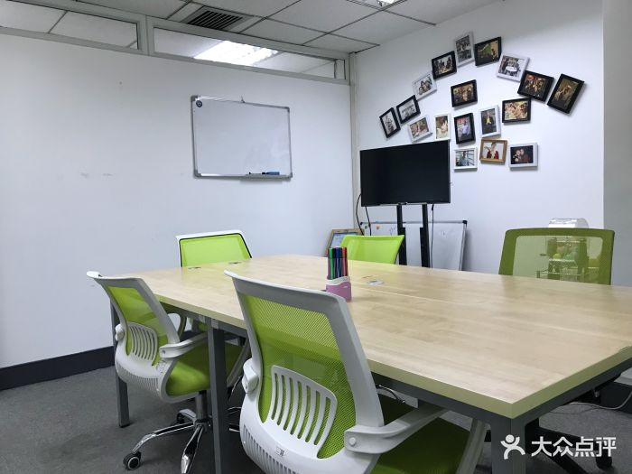 在众多纷繁复杂和昂贵的外语私教中选择了老