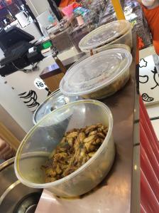 卤小哥"趁着天气好出来溜溜,完全是因为有只猪想吃-大众点评移动版