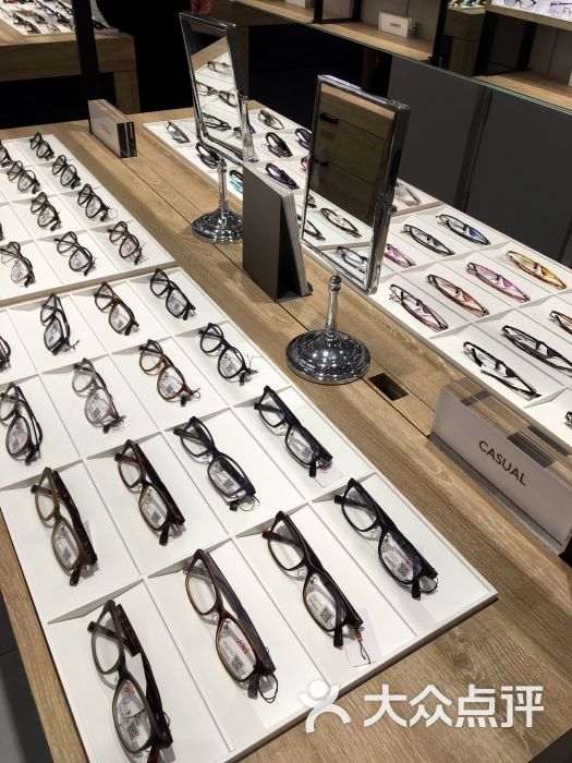 JINS睛姿眼镜店(K11店)