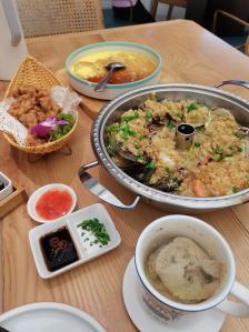 闽桌里·客家菜(南安中骏世界城店"和闺蜜年前小聚,她直接提议来吃