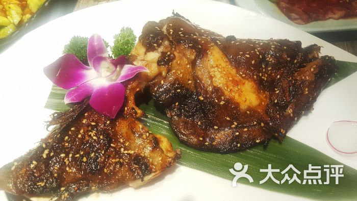 哎特炭火烤肉(五四广场店)炭烤碟鱼头图片 - 第5张