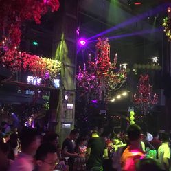南宁繁花酒吧人均消费_南宁繁花酒吧门头图片