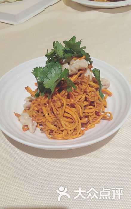 青年餐厅:跟金百万目标客户市场定位差不多.北