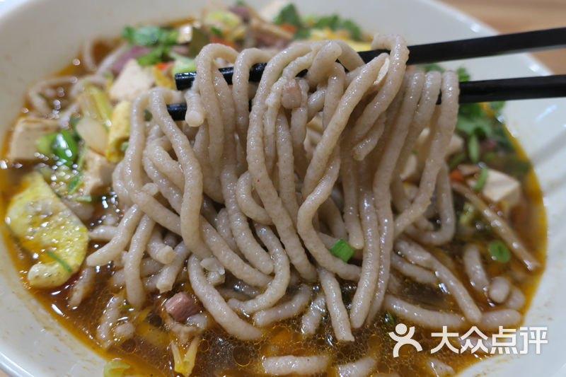 肉臊子荞麦面