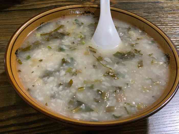 小岗手擀面葱花油饼酸菜拌汤