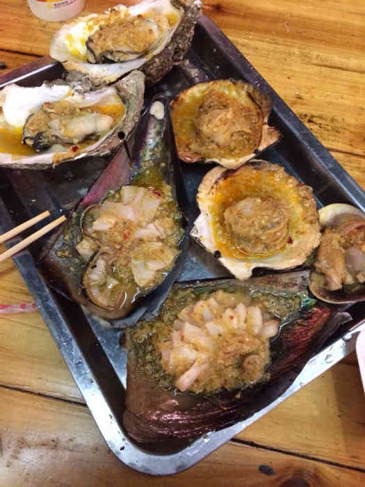 枣阳路夜宵摊(锁店"晚上没事就爱几个人出来闲逛 街 夜.