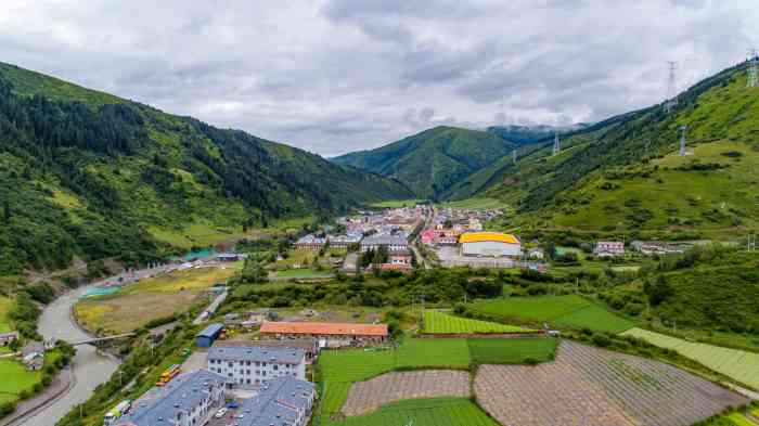 阿坝州刷经寺森林公园"一路从成都开到红原县刷经寺镇,在刷经寺的.