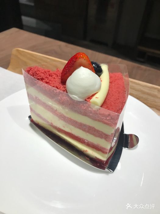 巴黎贝甜(宽窄巷子店)红丝绒草莓蛋糕图片 - 第4张