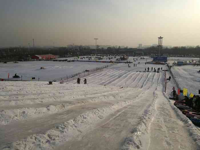 正定英丽冰雪嘉年华"冬日欢乐的海洋.无论大人还是孩子都可以在.