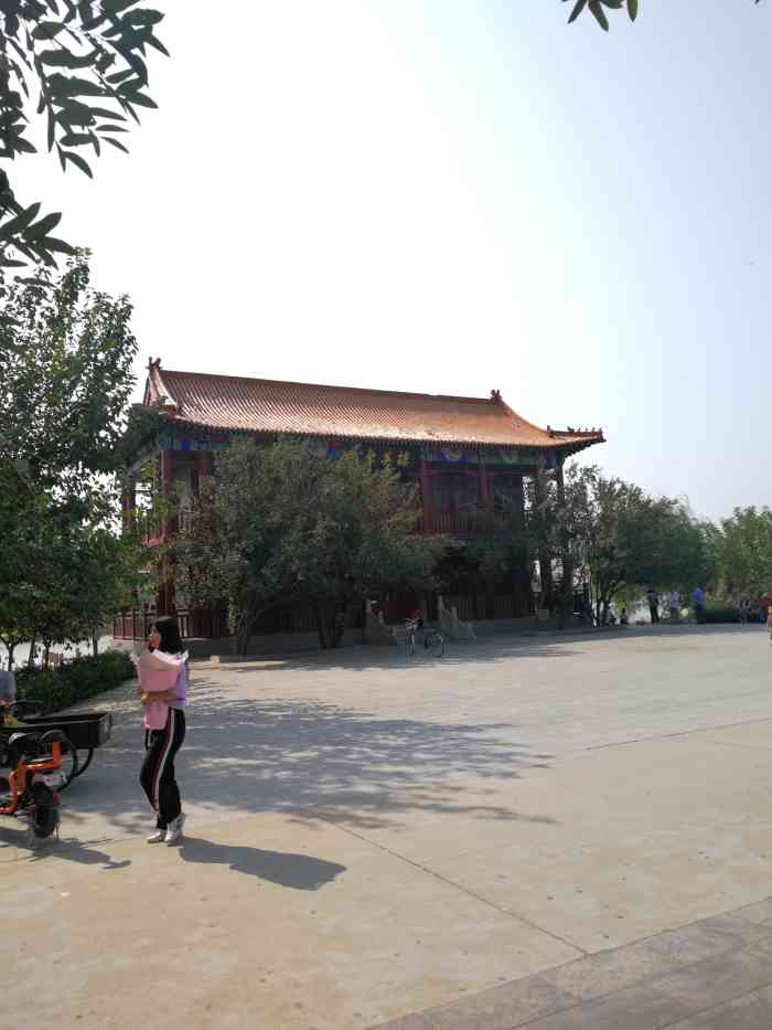 人民公园-"黄骅市人民公园是黄骅老街的一个老百姓休闲.