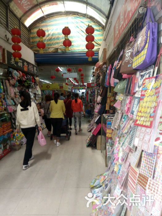 洛阳服装小商品商场(涧西店)图片 - 第1张