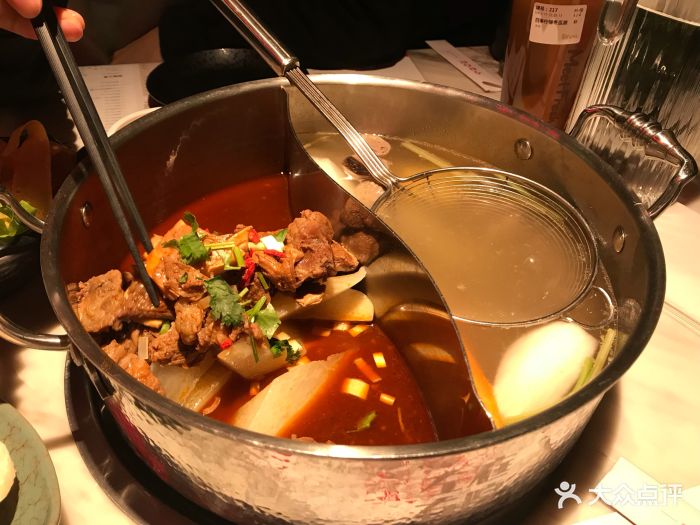 左庭右院鲜牛肉火锅(北京朝阳大悦城店)特色鲜牛腩鸳鸯锅图片