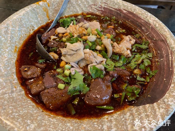 大邑李血旺特色肥肠血旺图片