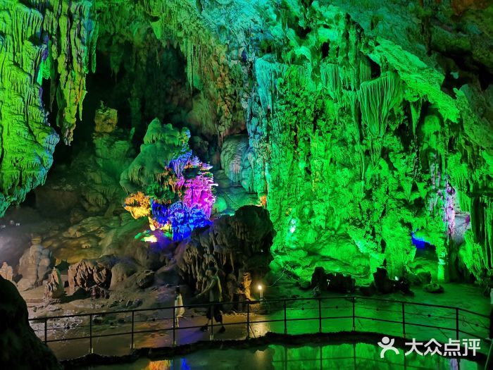 伊岭岩风景区图片