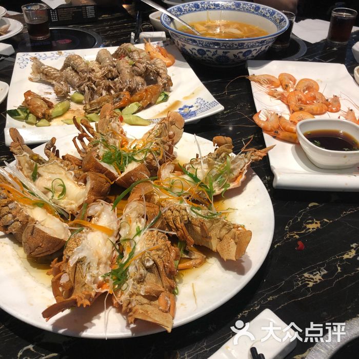 蓝海一家时尚自助餐厅