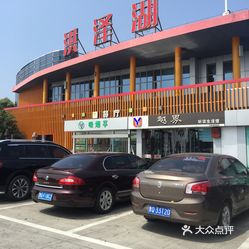 洪泽湖服务区停车场