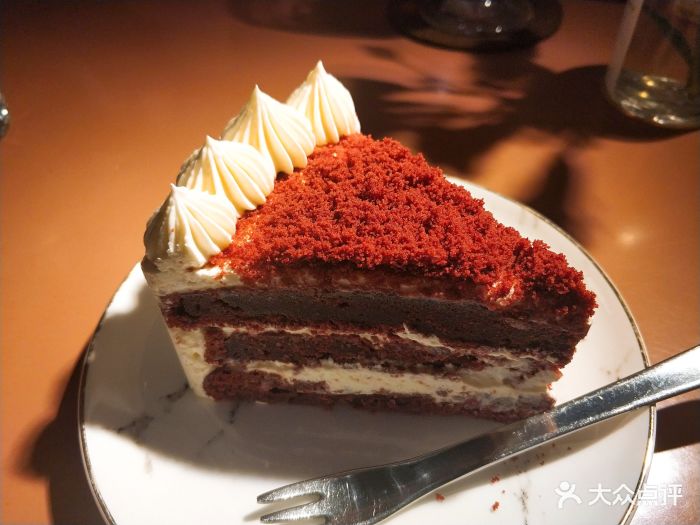 树莓红丝绒蛋糕