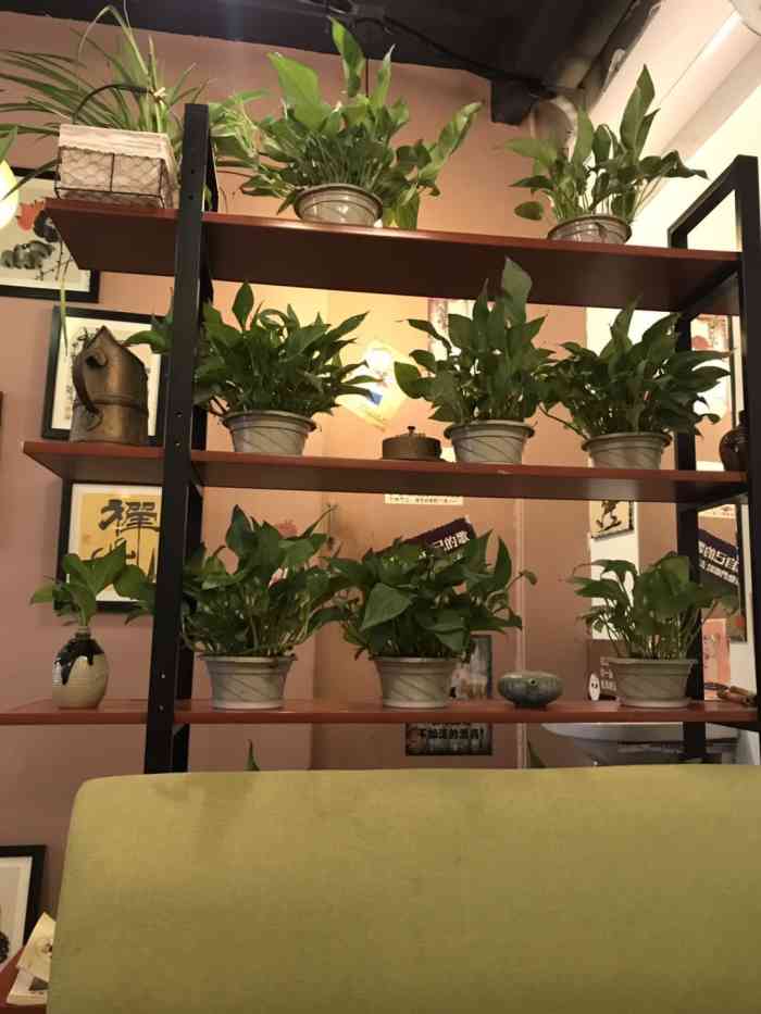 盛超主题餐厅(怀特店)-"这家店藏的特别深在怀特停车场一个拐角的.