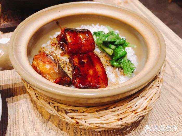 兰轩村庄食坊(安缦法云店)鳗鱼红烧肉焖饭图片
