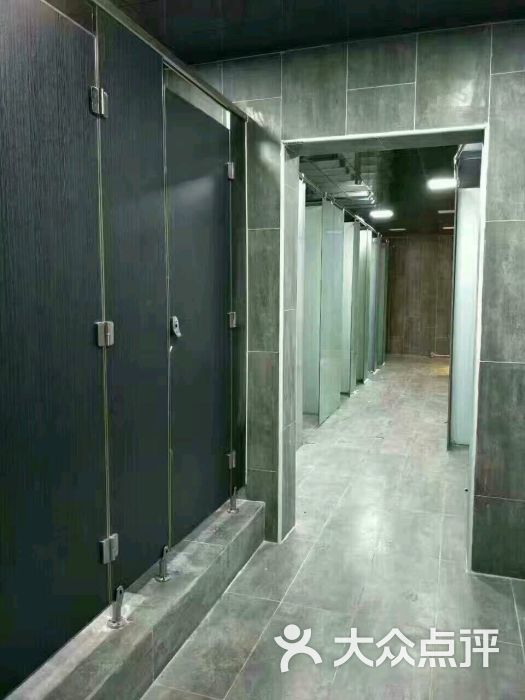兴核游泳健身中心淋浴间图片 - 第2张