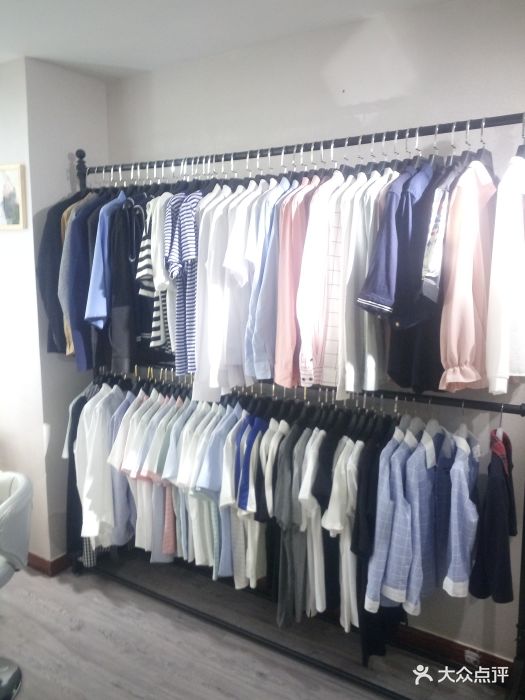 刚好要出发泰国,中了免费拍证件照。地址在.