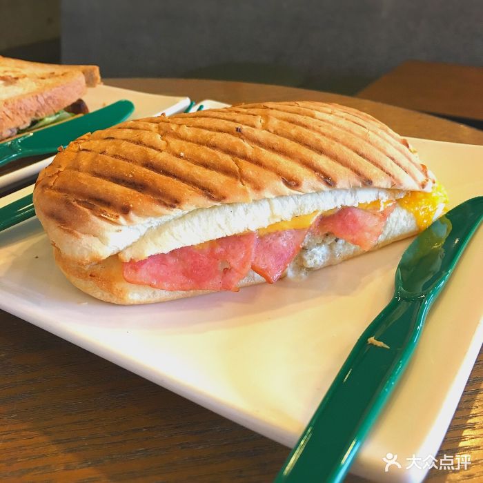 星巴克(五道口购物中心店)鸡蛋培根帕尼尼图片 - 第1张