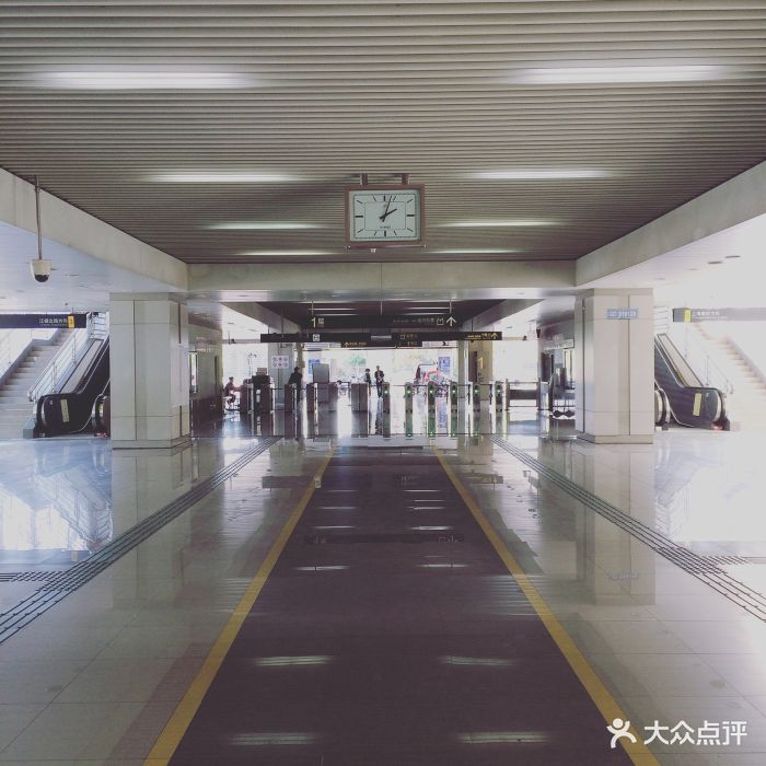 淞发路地铁站图片