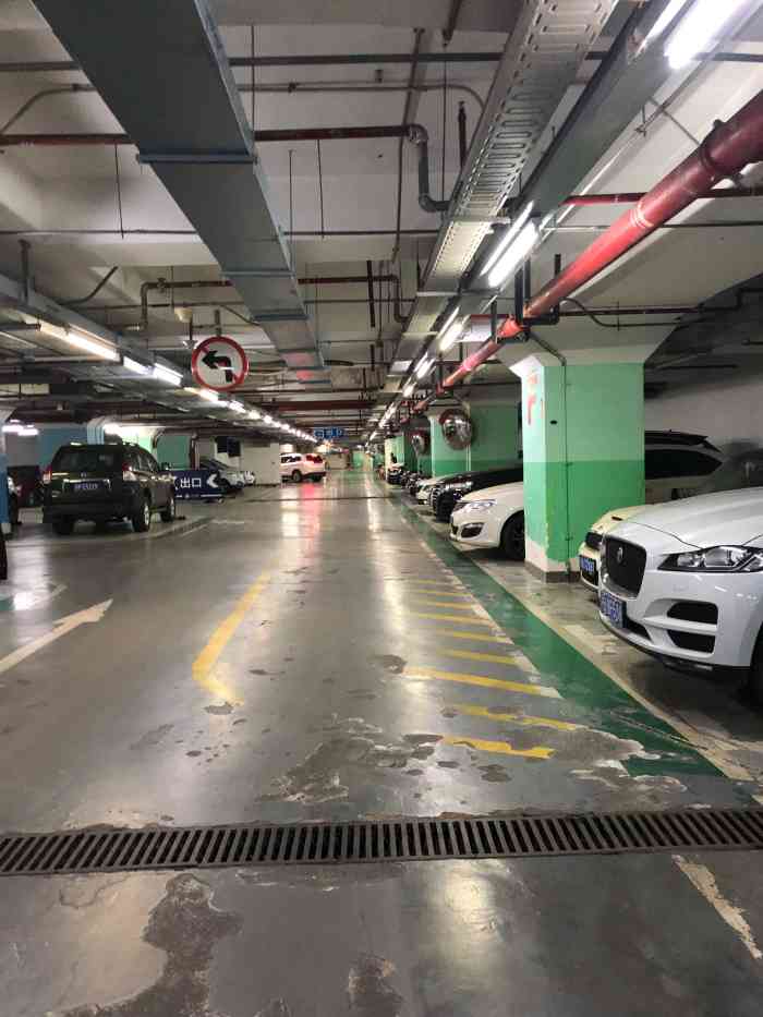 月星环球港地下车库-"b3地下车库收费停车,首小时9元