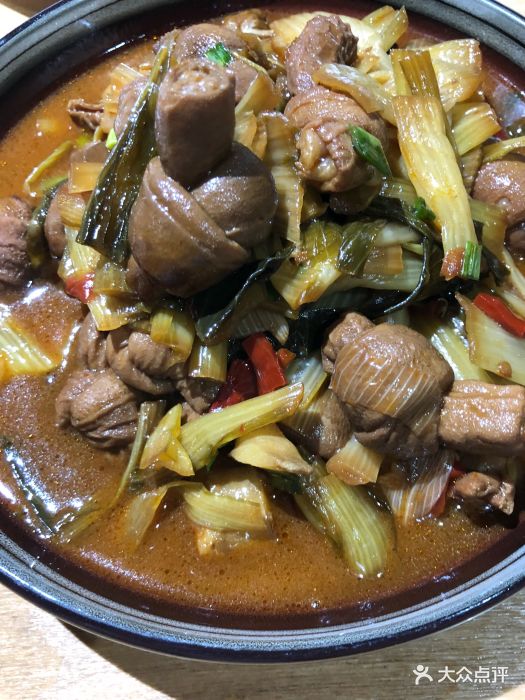 乡村美食腌菜烧小肠结图片