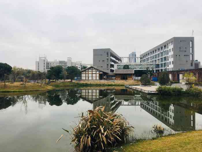 福建工程学院(旗山校区南校区"福建工程学院南区的宿舍风景一览.