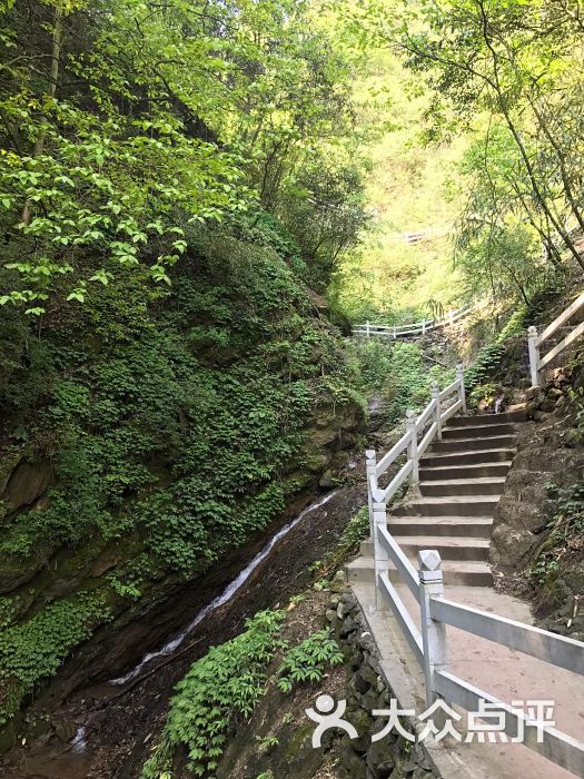 什邡蓥华山风景区上山步道